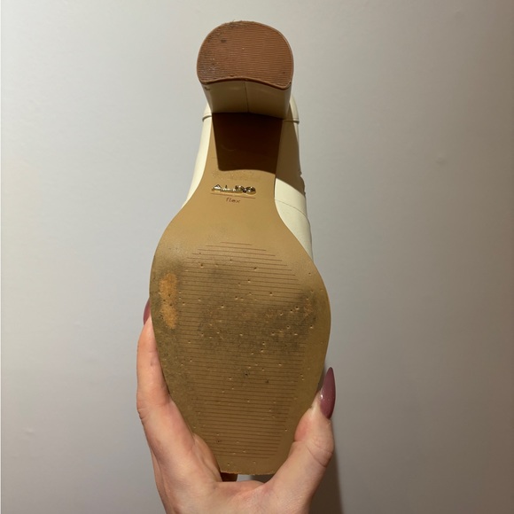 ALDO AUDRELLA HEELED ANKLE BOOTS IN ECRU-WHITE - Picture 7 of 7